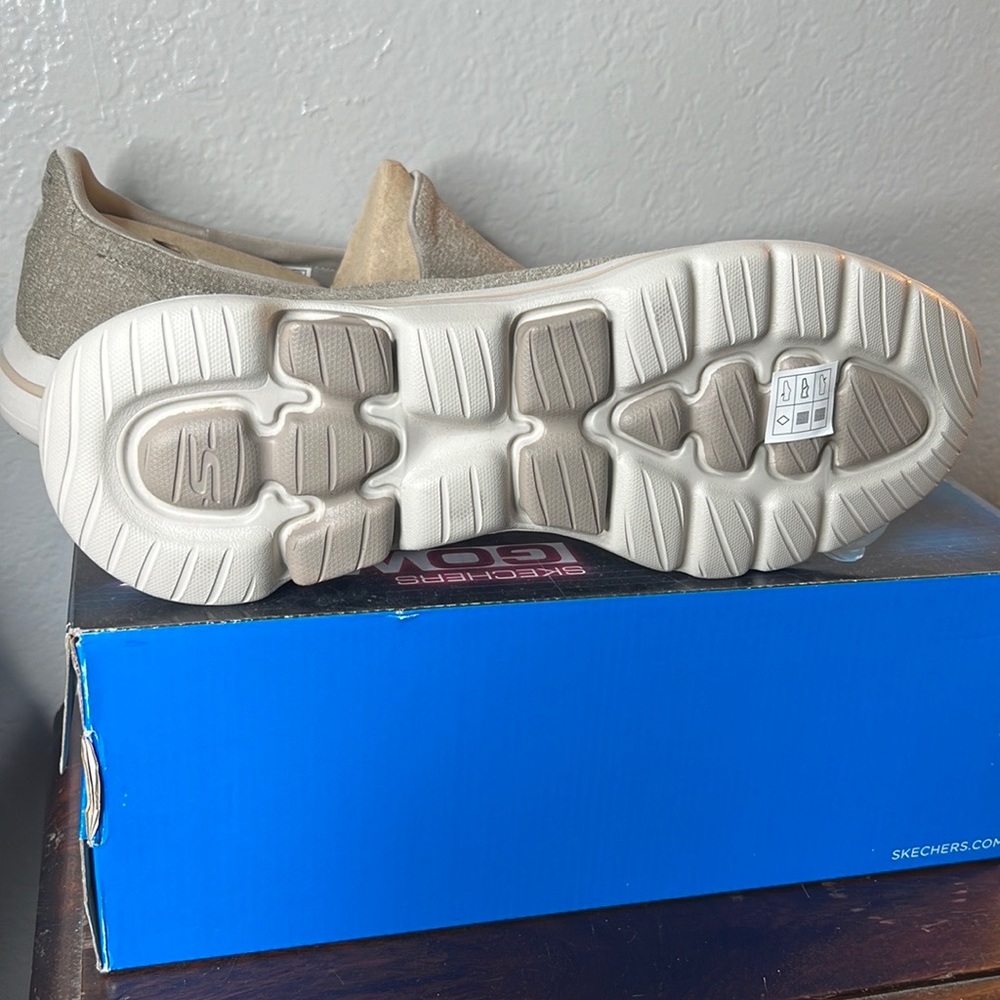 Skechers GOwalk 5 Slip-On Sneaker - Women's size 13 - Picture 7 of 8